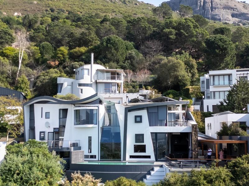 6 Bedroom Property for Sale in Hoog En Droog Western Cape